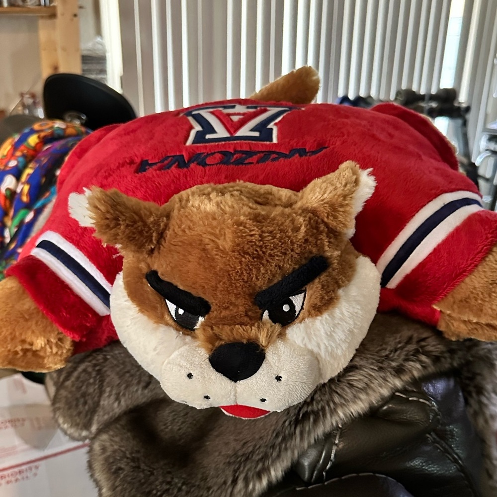 U of Arizona Wilbur Pillow Pet - Picture 3 of 7